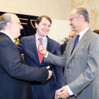 Enrique Cabero, Alfonso Fernández Mañueco y Luis Fuentes en el acto de toma de posesión como presidente del CES.-ICAL
