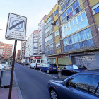 Cartel indicador de fin de estacionamiento en zona azul en la calle Pérez Galdós, junto a la plaza de los Vadillos.-MIGUEL ÁNGEL SANTOS /PHOTOGENIC