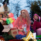 La drag queen La Prohibida en la carroza del Orgullo Vallekano durante la cabalgata de reyes del pasado viernes.-EFE