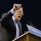 Bernie Sanders, en un acto electoral, el martes en Carson (California).-AP