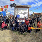 La marcha, ayer, al llegar a Rueda tras comer en Tordesillas en la octava etapa del recorrido desde Oviedo a Madrid.-E. M.