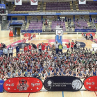La tradicional foto de familia con todos los participantes en el ‘Fanatic Mini’ celebrado en el polideportivo Pisuerga.-MIGUEL Á. SANTOS