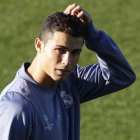 Ronaldo, durante el entrenamiento del Madrid del martes en Valdebebas.-EFE / SERGIO BARRENECHEA