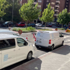 Reparación de una avería en la red de Aquavall en la calle Adolfo Miaja de la Muela de Valladolid. - EUROPA PRESS