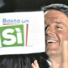 Matteo Renzi, en un acto de campaña por el ‘sí’, en Florencia, el viernes.-EFE