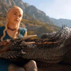 Emilia Clarke es la madre de dragones en Juego de tronos.-HBO