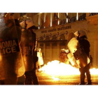 Disturbios en Atenas, frente al Parlamento.-Foto:   REUTERS / YANIS BEHRAKIS