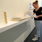 Una joven contempla el conjunto ‘Proyectos para nuevas montañas’  expuesto en la galería Javier Silva.-J. M. LOSTAU