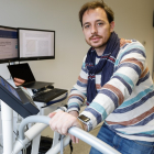 El investigador Alejandro Santos Lozano en las instalaciones de la Universidad Europea Miguel de Cervantes. J. M. LOSTAU.
