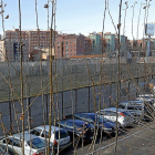 Terrenos más allá de los talleres de Renfe frente a la calle Nelson Mandela donde se planteaba la ubicación del gran centro de distibución de Amazon para Europa.-J.M. LOSTAU