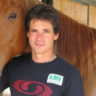Àlex Crivillé, con uno de sus caballos de carreras.-EMILIO PÉREZ DE ROZAS