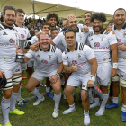 Jugadores del SilverStorm El Salvador celebran el último título de la Supercopa logrado ante el VRAC.-J. M. LOSTAU