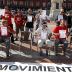 La ciudad de Valladolid se suma a los actos de 'Las sillas del hambre' para reclamar que ningún parado se quede sin prestación-Ical