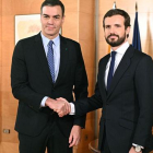 Pedro Sánches y Pablo Casado se reúnen en el Congreso.-FERNANDO VILLAR / EFE