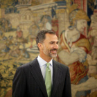 El Rey Felipe VI durante la audiencia que ha ofrecido hoy en el Palacio de la Zarzuela a Eduardo Torres Dulce, Fiscal General del Estado.-Foto: JOSÉ LUIS ROCA