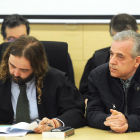 A la derecha, José TomásVillalibre, junto a su abogado duarnte el juicio.-ISRAEL L. MURILLO