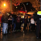 Mossos levantan acta en el Colegio La Llacuna de Poblenou.-FERRAN NADEU