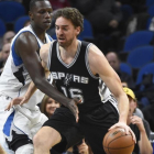 Pau Gasol y sus Spurs podrían superar el récord de los Warriors el próximo jueves en Phoenix.-EFE / CRAIG LASSIG