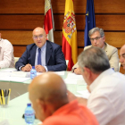 Jesús Julio Carnero (2I) durante la reunión del Consejo Regional Agrario.-ICAL
