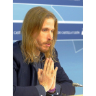 Pablo Fernández, portavoz de Podemos, ayer en las Cortes.-ICAL