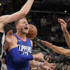 Pau Gasol en una acción defensiva en el partido ante Los Angeles Clippers-DARREN ABATE