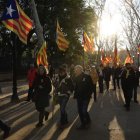Manifestantes independentistas se dirigen a la concentración convocada por la ANC con motivo de la sesión constitutiva del Parlament.-FERRAN NADEU