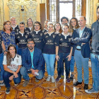La plantilla del Autoconsa posa con Alberto Bustos tras la presentación.-EM