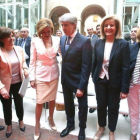 Soraya Sáenz de Santamaría, María Dolores de Cospedal y el nuevo presidente de la Comunidad de Madrid, Ángel Garrido, en la toma de posesión, en la Real Casa de Correos.-DAVID CASTRO