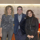 Presentación de la obra de teatro "El Pelicano", de August Strindberg, a cargo del director de Teatro Arcón de Olid. En la imagen, Raquel Moreno (i), actriz de la obra, Juan Casado (c), director de la obra y Esperanza Sanchez (d), actriz de la obra-Wellington Dos Santos