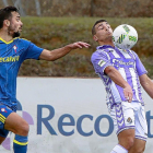 Mayoral controla el balón con el pecho ayer contra el Celta B.-J.M. LOSTAU