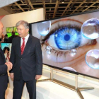 Presentación de un televisor con tecnología ultra alta definición (UHD) en la feria de la electrónica de Berlín.-ARCHIVO