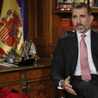 El rey Felipe VI durante su tradicional mensaje de Navidad.-EFE