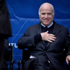 El senador John Mccain-CHARLES MOSTOLLIER