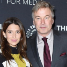 Alec Baldwin y su mujer, Hilaria Thomás, posan en The Paley Center for Media, el pasado 2 de noviembre en Nueva York.-PERIODICO (AP / MICHAEL LOCCISANO)