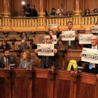 Pleno extraordinario de Barcelona por el encarcelamiento de los exconsellers con el antiguo escaño de Joaquim Forn vacío, este viernes.-/ FERRAN NADEU