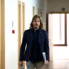 El secretario general de Podemos y portavoz en las Cortes de Castilla y León, Pablo Fernández, ofrece una rueda de prensa para tratar cuestiones de actualidad política-ICAL