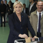 Le Pen vota en Henin-Beaumont (norte).-AP