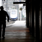 La estación de Montaparnasse el domingo, durante otra jornada de huelga de los ferroviarios.-/ REUTERS / CHRISTIAN HARTMANN