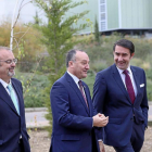Fernando Rey junto con Daniel Miguel, rector de la UVA, y Juan Carlos Suárez-Quiñones.-ICAL