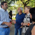 El secretario provincial del PSL-PSOE, Tino Rodríguez (I), conversa con algunos de los miembros de la Ejecutiva Comarcal y de cargos públicos supramunicipales del partido durante su visita a Ponferrada (León)-Ical