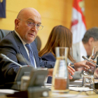 El consejero de Agricultura, Ganadería y Desarrollo Rural, Jesús Julio Carnero, durante su comparencia en las Cortes.-ICAL