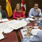 La delegada de Gobierno, Virginia Barcones, se reúne con representantes de la plataforma Soria¡Ya!.-CONCHA ORTEGA / ICAL