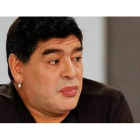Maradona ha causado revuelo al aparecer en la tele con unos labios supuestamente pintados.-