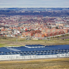 Los nuevos talleres, en el páramo de San Isidro, con la ciudad al fondo-P. REQUEJO