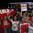 Seguidores de Lula da Silva piden la liberación del expresidente de Brasil.-AP