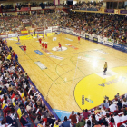 24 de abril de 2008, la últuima vez que el Huerta del Rey colgó el cartel de ‘no hay billetes’ ante el Chehovski ruso.-J. M. LOSTAU