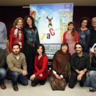 La concejala de Cultura del Ayuntamiento de Valladolid, Mercedes Cantalapiedra (2 D), posa junto a los integrantes de las compañías participantes en 16 Festival Internacional de Teatro y Artes de Calle TAC-2015-Ical