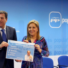 La coordinadora de la campaña autonómica del PPCyL, Rosa Valdeón; y el portavoz de la misma, Carlos Fernández Carriedo-Ical