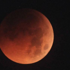 La luna adquiere un carácterístico color rojizo.-NASA