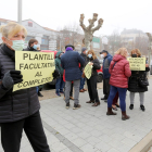 Concentración de los vecinos de Laguna de Duero, Boecillo y Viana para reclamar mejoras en la atención sanitaria del centro de salud de Laguna de Duero (Valladolid).- ICAL